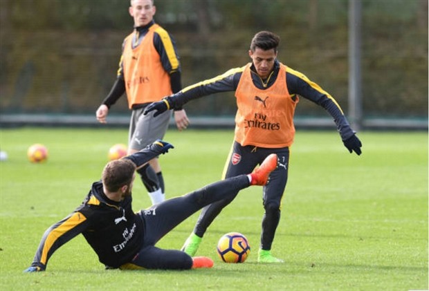 Chùm ảnh: Ramsey trở lại, Sanchez vẫn chay hết mình như mọi khi - Bóng Đá
