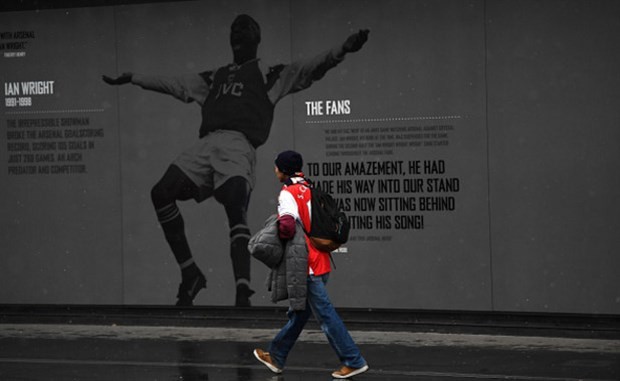 CĐV Arsenal co ro lê bước tới Emirates cổ vũ đội bóng - Bóng Đá