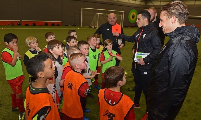 Chùm ảnh: Lucas phấn khởi khi được Gerrard trao quyền cầm quân - Bóng Đá