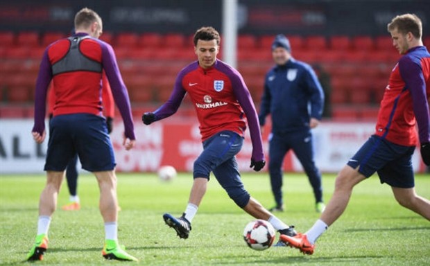 Joe Hart bay lượn như chim trong ngày đầu hội quân cùng Tam Sư - Bóng Đá