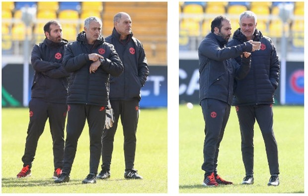 Chùm ảnh: Mourinho soi từng cọng cỏ khi Man Utd vừa tới Nga - Bóng Đá