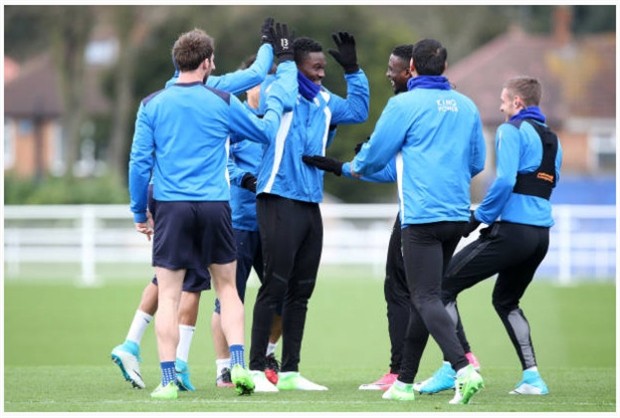Vừa trở về, dàn sao của Leicester đã làm loạn  - Bóng Đá