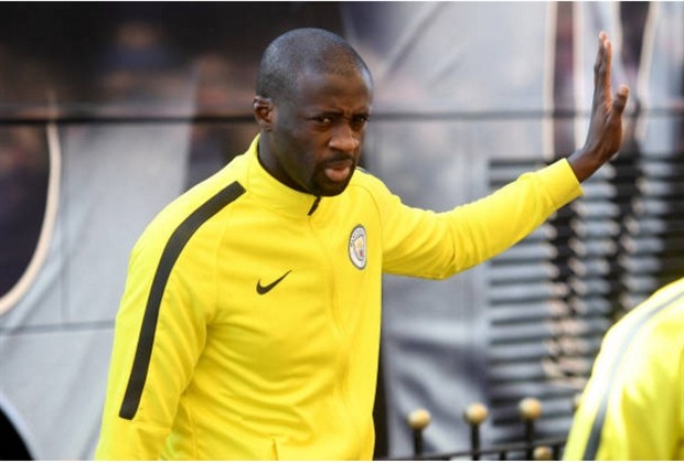 Chùm ảnh: Guardiola đầy căng thẳng khi đặt chân tới sân Ánh Sáng - Bóng Đá