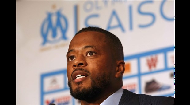 Chùm ảnh: Patrice Evra rạng rỡ ra mắt Marseille - Bóng Đá