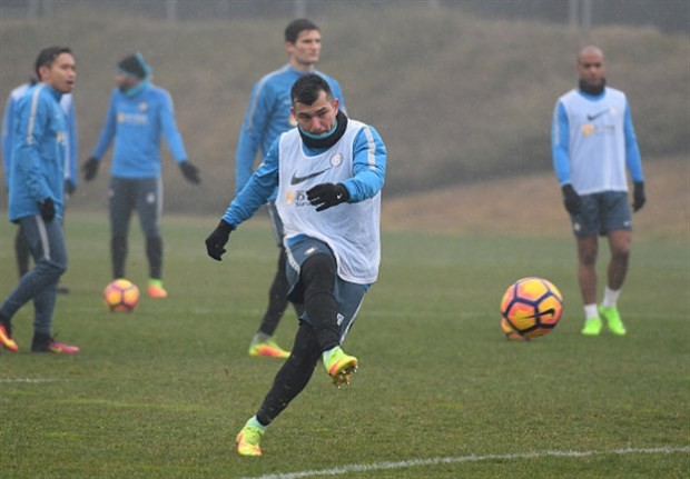 Mặt trời còn chưa lên, Inter đã ra sân tập luyện vì Juventus - Bóng Đá