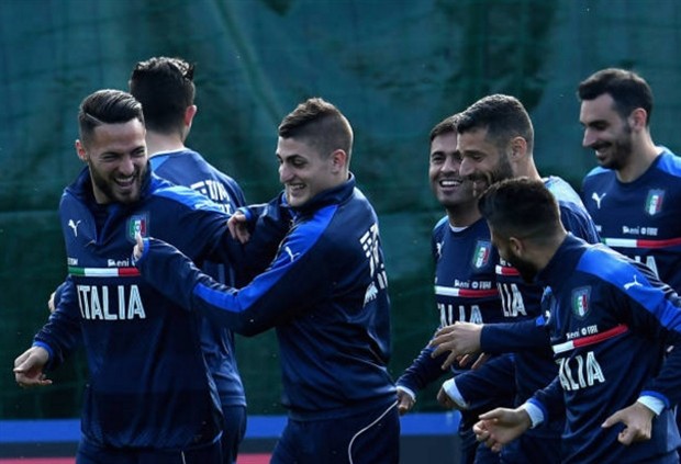 'Chân sút 100 triệu' đầy căng thẳng khi khoác áo Azzurri - Bóng Đá