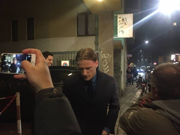 Chùm ảnh: Montella móc tiền túi dẫn cả đội Milan đi xỏa stress - Bóng Đá