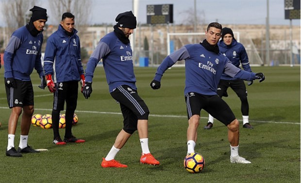 Ronaldo chăm chỉ tập luyện để giải hạn đầu năm 2017 - Bóng Đá