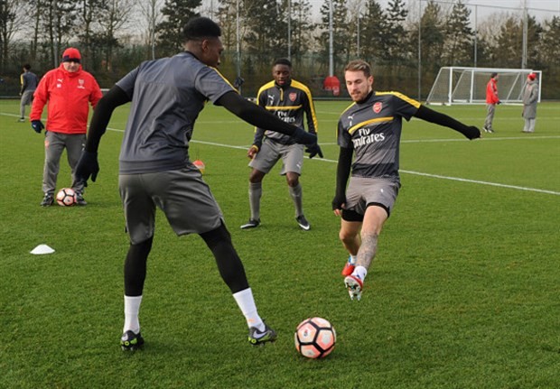 Oezil lẫn Sanchez đều 'mất tích' trong buổi tập của Arsenal  - Bóng Đá