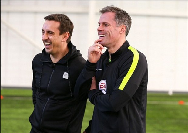 Carragher và Neville thở hổn hển khi tập làm trọng tài - Bóng Đá