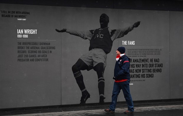 CĐV Arsenal co ro lê bước tới Emirates cổ vũ đội bóng - Bóng Đá