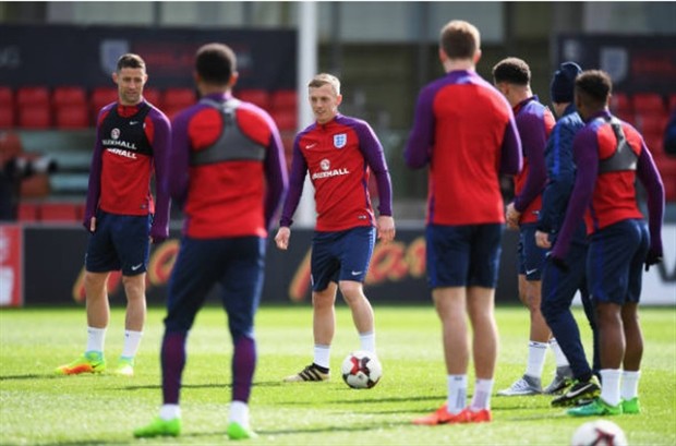 Joe Hart bay lượn như chim trong ngày đầu hội quân cùng Tam Sư - Bóng Đá