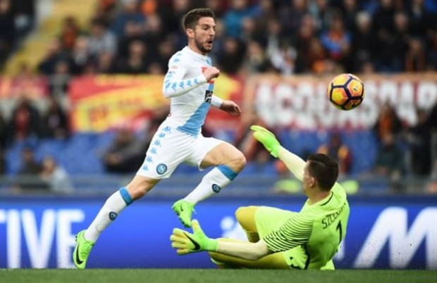 Mertens lập cú đúp, Napoli thắng kịch tính trước Roma - Bóng Đá