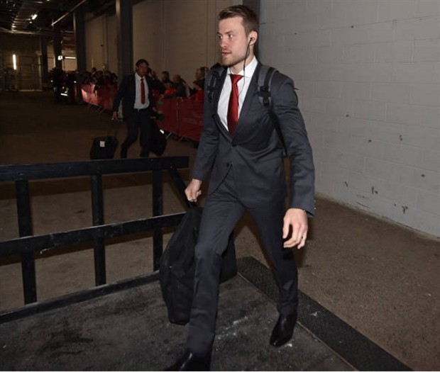 Chùm ảnh: Mây đen phủ kín bầu trời Anfield trước giờ G - Bóng Đá