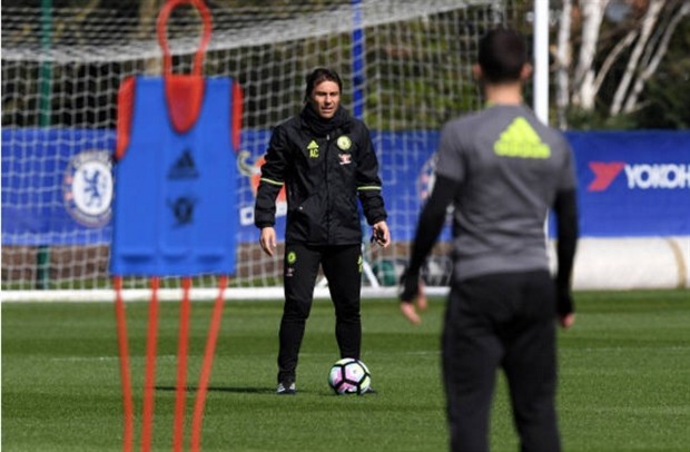 Begovic 'chặt chém' không tha một ai trên sân tập của Chelsea - Bóng Đá