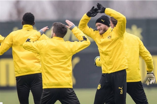 Chùm ảnh: Dortmund phấn khích chờ đợi một cú ngược dòng - Bóng Đá