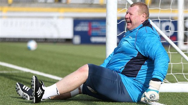Chùm ảnh: Đời thường mủm mỉm của chàng béo gây sốt Wayne Shaw - Bóng Đá