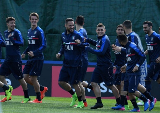'Chân sút 100 triệu' đầy căng thẳng khi khoác áo Azzurri - Bóng Đá