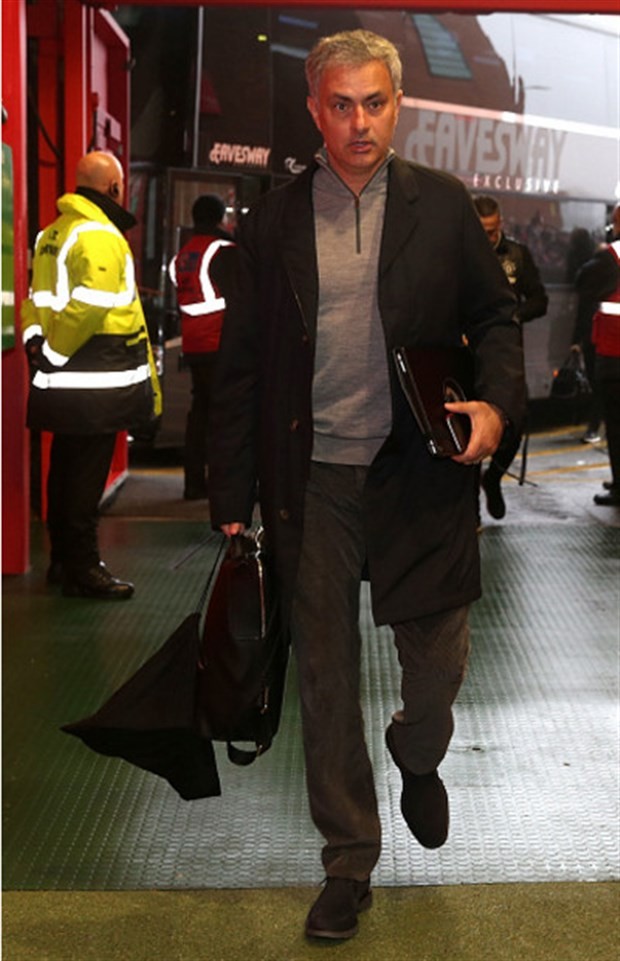 Khăn quàng của Jaap Stam đắt hàng tại Old Trafford - Bóng Đá