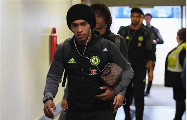 Chùm ảnh: Nhạc hiệu đã nổi lên trường sân Stamford Bridge - Bóng Đá