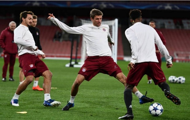 Chùm ảnh: Vé đã trong tay, nhưng Bayern vẫn 'lo sợ' khi đặt chân tới Emirates - Bóng Đá