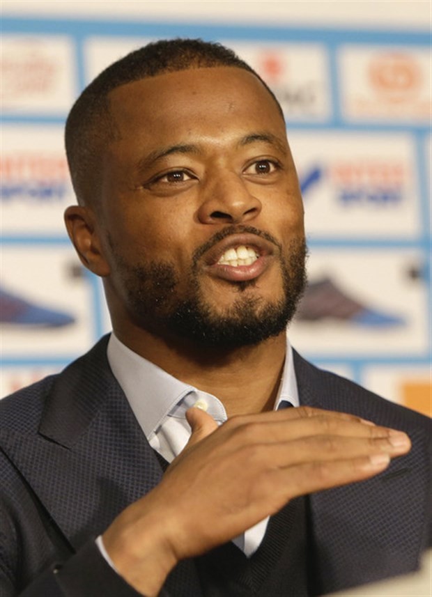 Chùm ảnh: Patrice Evra rạng rỡ ra mắt Marseille - Bóng Đá
