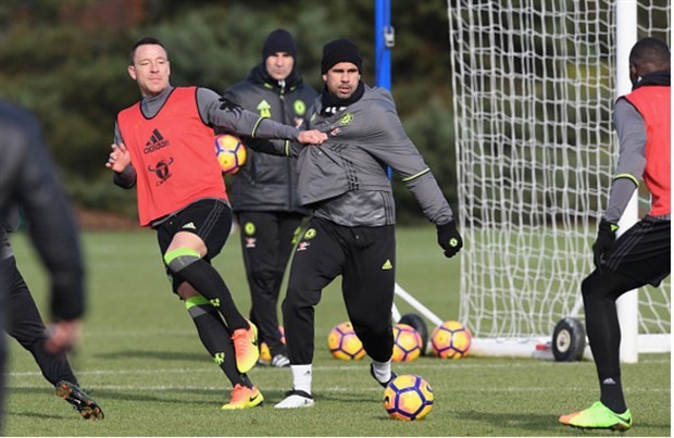 Costa cân cả Terry lẫn Zouma trên sân tập - Bóng Đá