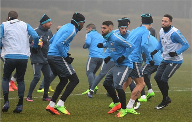 Mặt trời còn chưa lên, Inter đã ra sân tập luyện vì Juventus - Bóng Đá