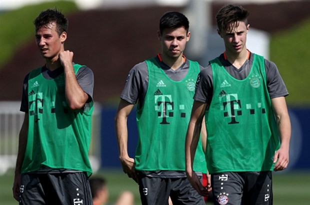 Không được tới Chelsea, Vidal lặng im trong buổi tập của Bayern - Bóng Đá