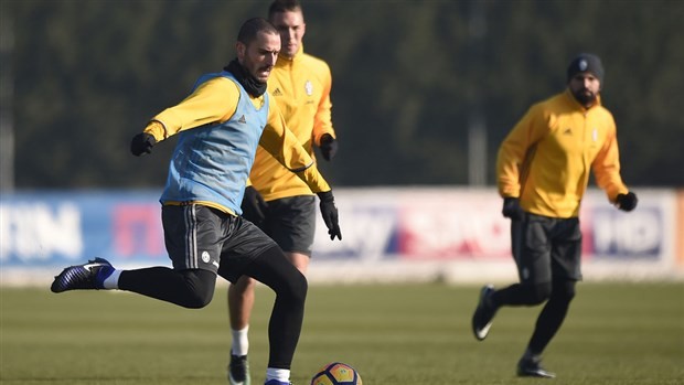 Giữa tin đồn trở lại Man Utd, Evra vẫn cày ải cùng Juventus - Bóng Đá