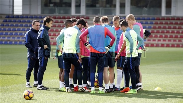 Chùm ảnh: Buổi tập vắng bóng nụ cười của Barcelona - Bóng Đá