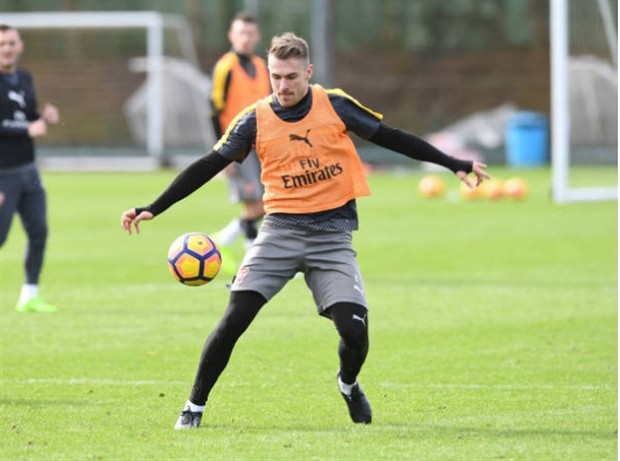 Chùm ảnh: Ramsey trở lại, Sanchez vẫn chay hết mình như mọi khi - Bóng Đá