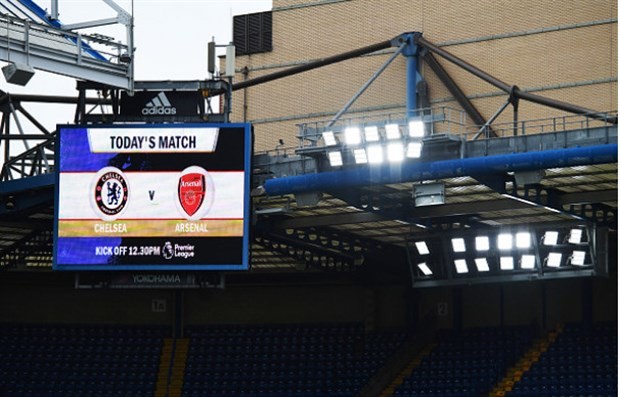 Mặc mưa, fan Chelsea sớm có mặt tại Stamford Bridge để chờ Arsenal - Bóng Đá