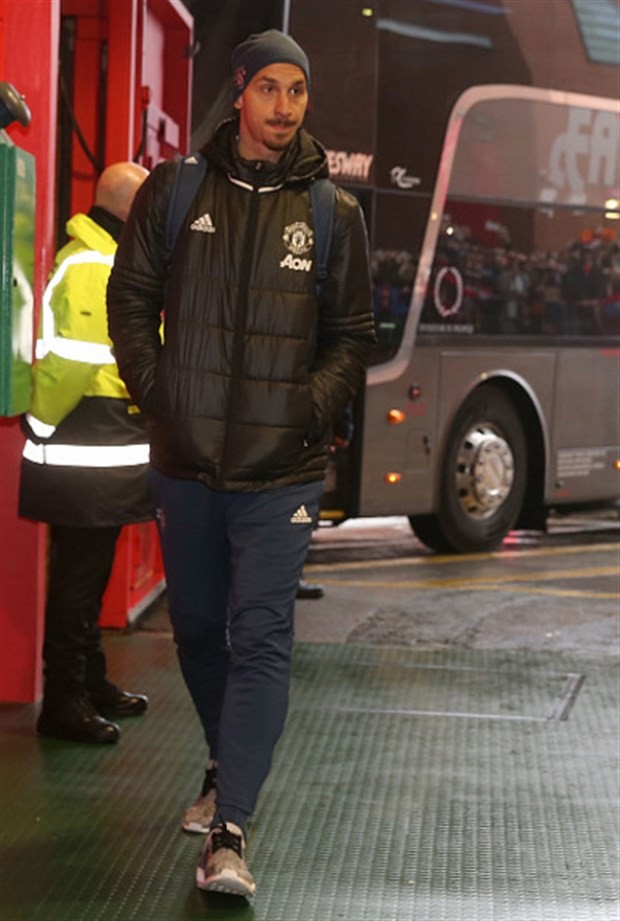 Khăn quàng của Jaap Stam đắt hàng tại Old Trafford - Bóng Đá