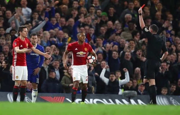Chùm ảnh: Stamford Bridge chào đón Beckham, Sir Alex và một loạt sao khủng  - Bóng Đá