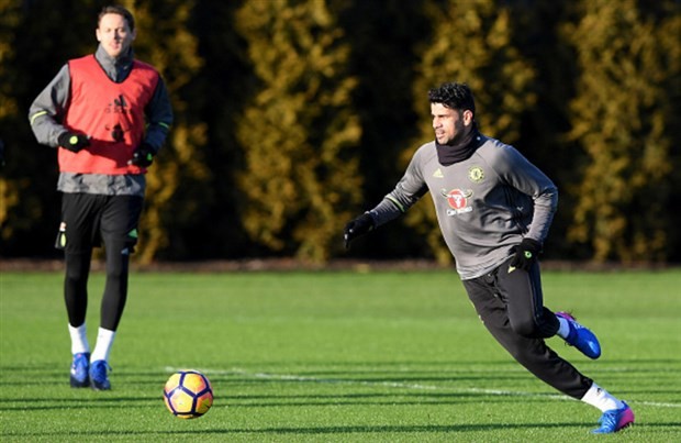 Hậu Scandal, Costa lại được Chelsea chào đón trên sân tập - Bóng Đá