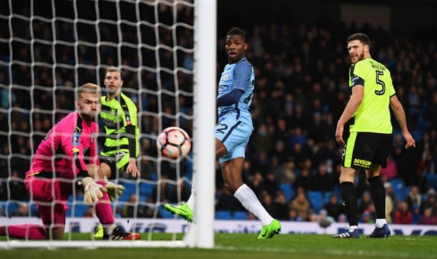 Chùm ảnh: Aguero lập cú đúp, Man City ngược dòng đi tiếp tại cúp FA - Bóng Đá