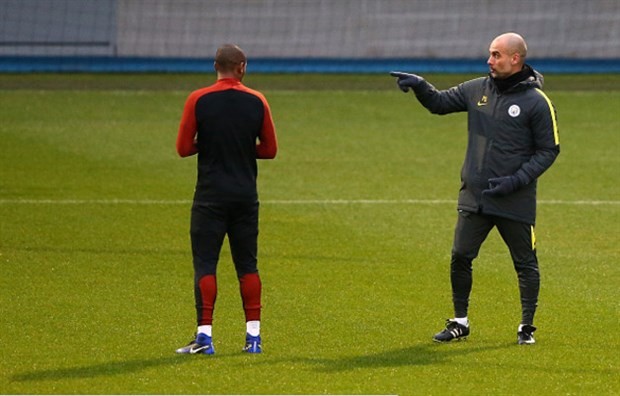 Mây đen phủ kín Etihad trong lúc Man City tập luyện - Bóng Đá