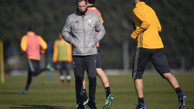Giữa tin đồn trở lại Man Utd, Evra vẫn cày ải cùng Juventus - Bóng Đá