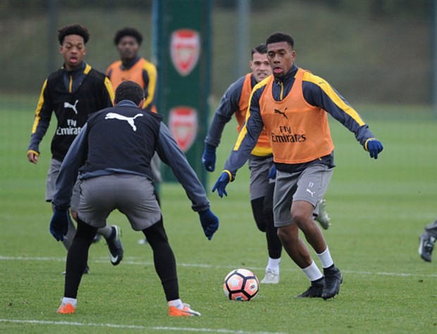 Oezil lẫn Sanchez đều 'mất tích' trong buổi tập của Arsenal  - Bóng Đá