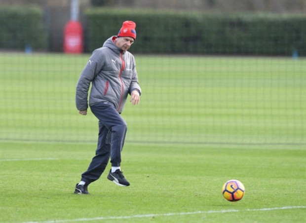 Chùm ảnh: Ramsey trở lại, Sanchez vẫn chay hết mình như mọi khi - Bóng Đá