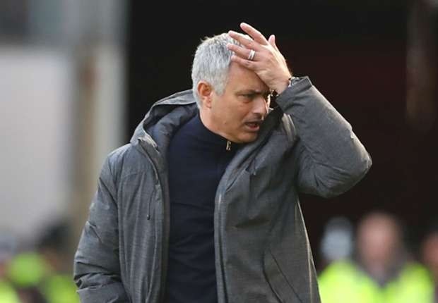 Tượng đài Dwight Yorke phóng siêu xe về thăm Quỷ Đỏ - Bóng Đá