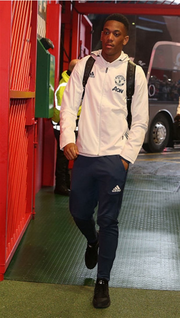 Khăn quàng của Jaap Stam đắt hàng tại Old Trafford - Bóng Đá