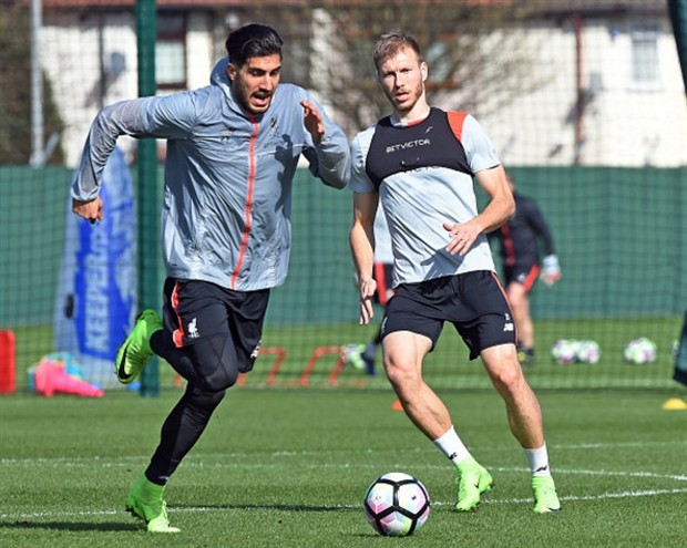 Coutinho khoe 6 múi, Klopp toe toét cười dưới trời nắng nóng - Bóng Đá