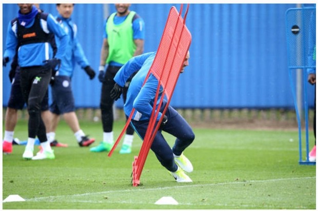 Vừa trở về, dàn sao của Leicester đã làm loạn  - Bóng Đá