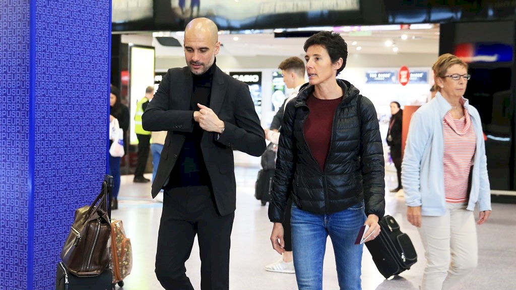Chùm ảnh: Học theo Guardiola, các cầu thủ Man City lịch lãm lên đường sang Pháp - Bóng Đá