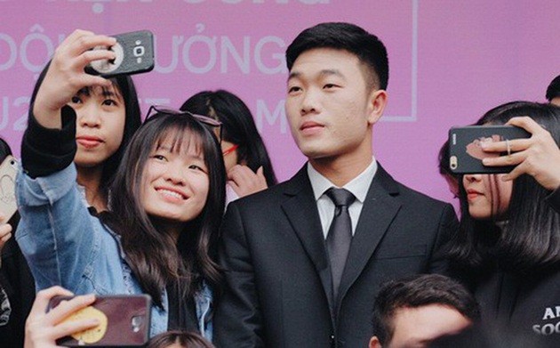 Câu chuyện Xuân Trường và chiếc băng đội trưởng trên tay - Bóng Đá