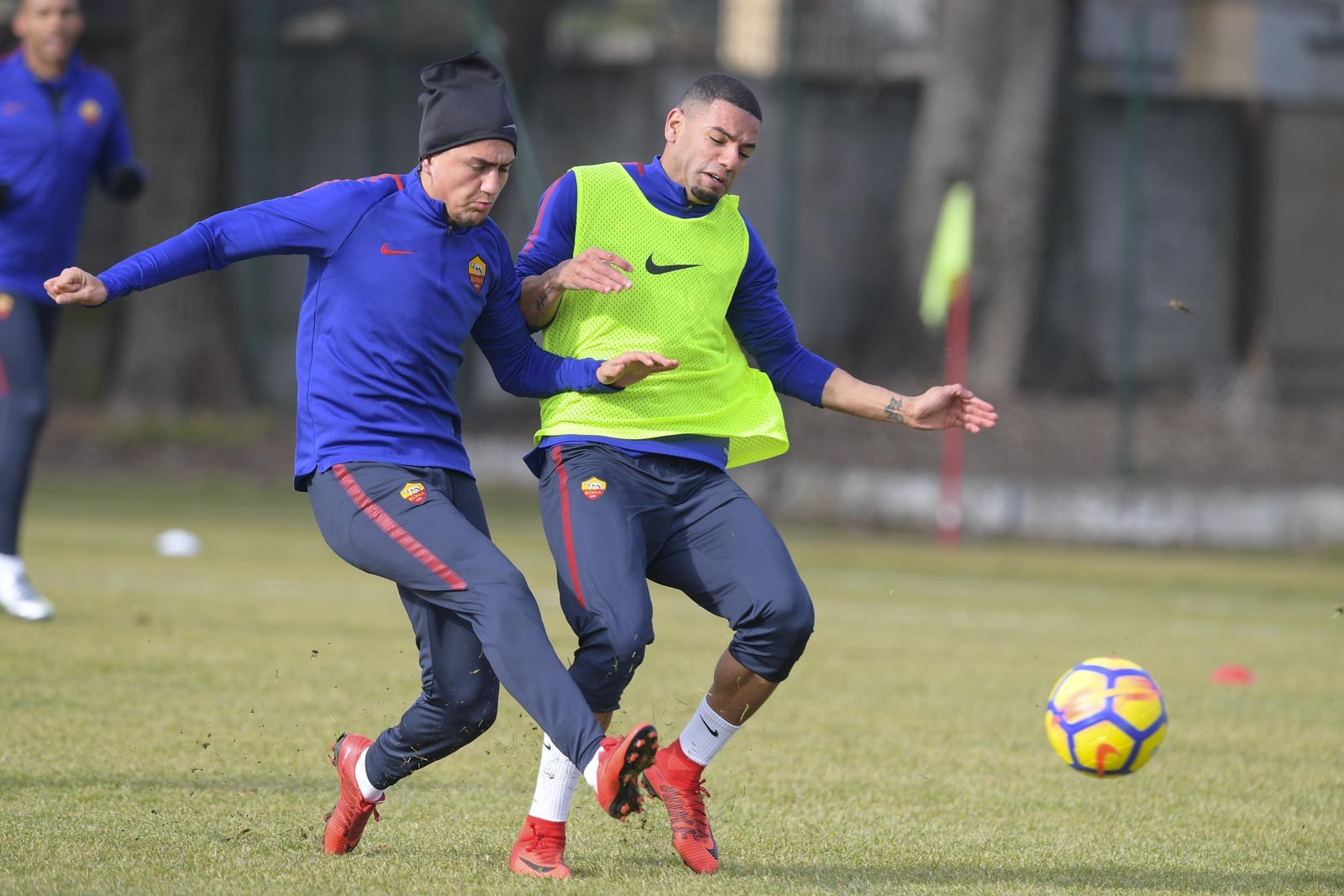 Hòa tức tưởi Inter, Roma 'ăn vạ', ở lỳ không chịu về - Bóng Đá