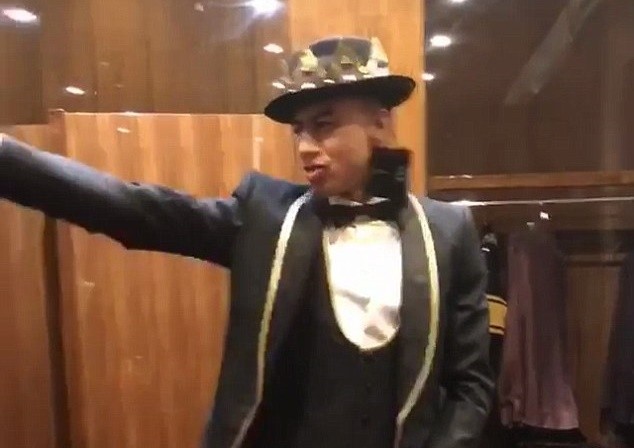 Lingard hóa Jacko gây bão ở Milan - Bóng Đá
