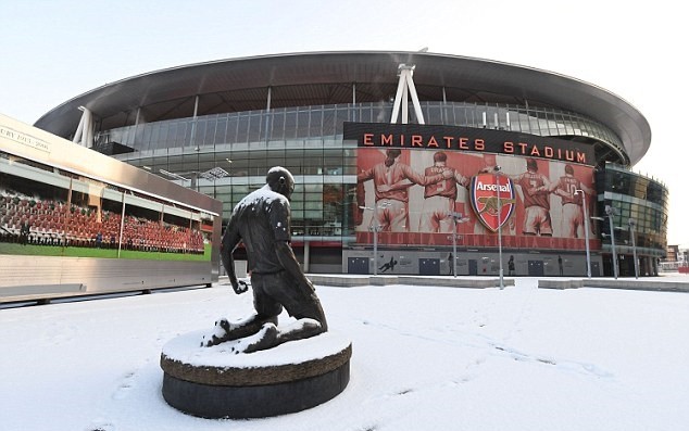 Tuyết rơi trắng trời ở London, đại chiến Arsenal - Man City nguy cơ bị hoãn - Bóng Đá